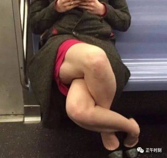 搞笑图片:那些在地铁上偶遇的奇葩大神
