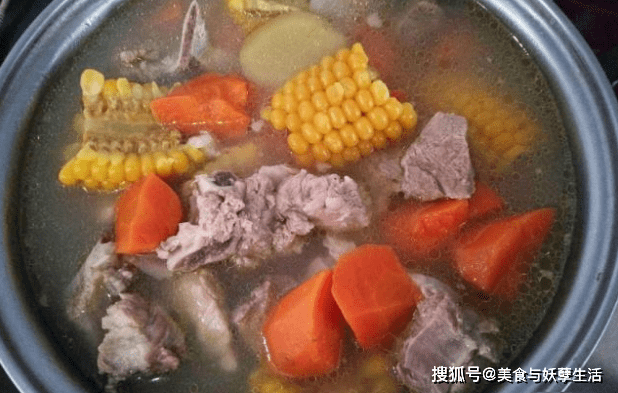 排骨汤怎么炖最好喝放什么材料 e73f74affc2f400da516f7fb1d28174f.png