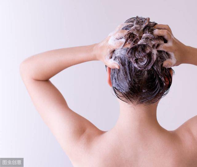 怎么快速打理头发男 d9ad66ea01504630b2845bc836ae85f2.jpeg