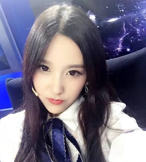 原创lol最美女解说,英雄联盟界高颜值高水平的才女