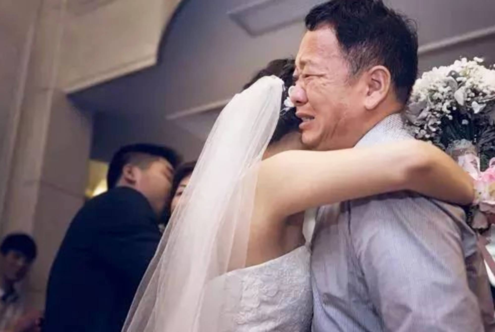 "嫁人后,有三件事别告诉我"父亲对女儿的婚前嘱托,不是他狠心_手机