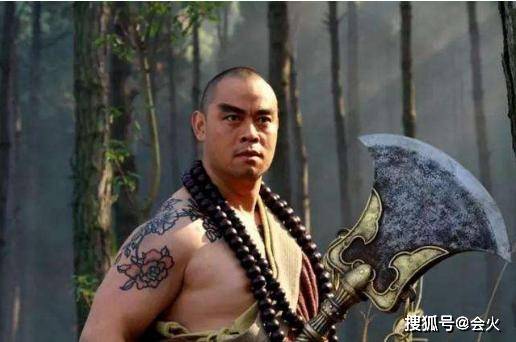 47岁晋松罕晒老婆，娇妻身材傲人颜值高，感叹自