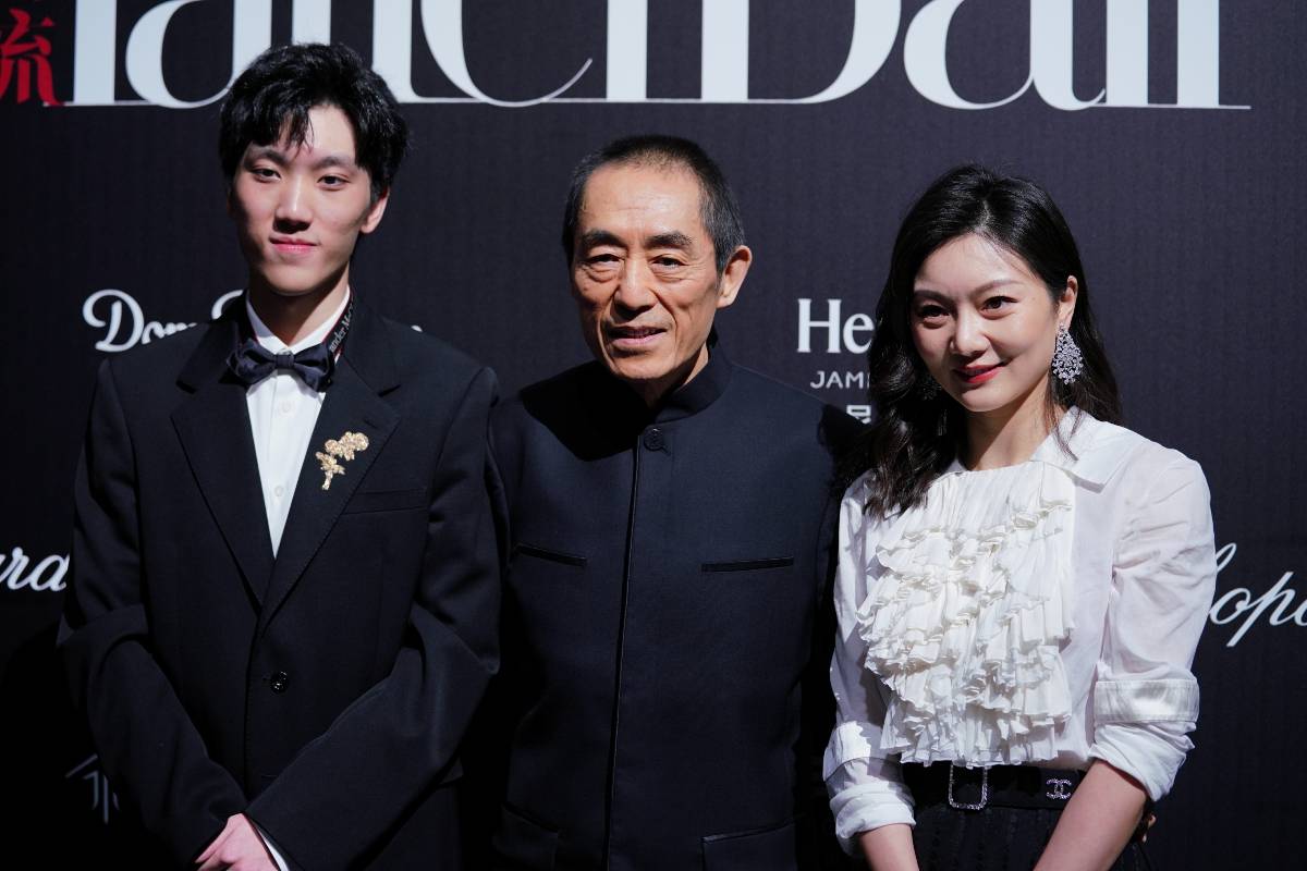 张艺谋携妻儿亮相 奚梦瑶刘浩存比美