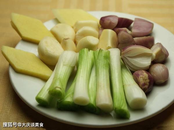 家庭自制腌大蒜调料 dee418e2e76f475dbf902238be84fd77.jpeg