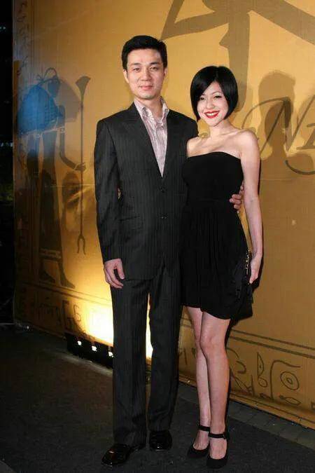 小s與老公同框似兩代人，女兒明明很醜卻說漂亮，丑到極致就是「高級臉」？ 娛樂八卦吃瓜 第10张