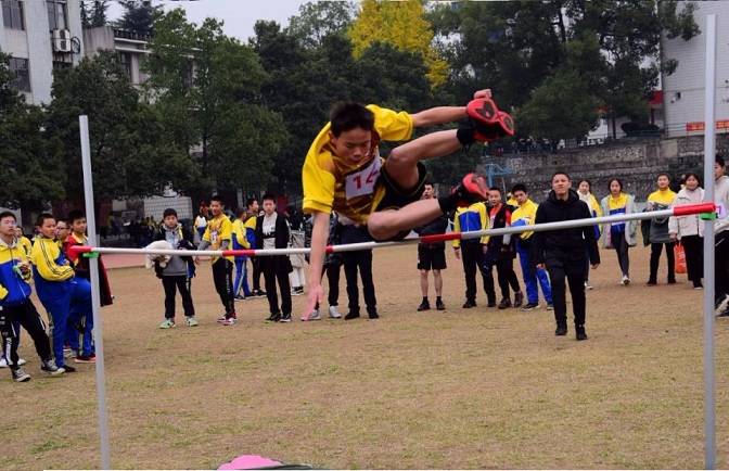 运动无极限,青春正飞扬—武冈市实验中学举办第二届田径运动会