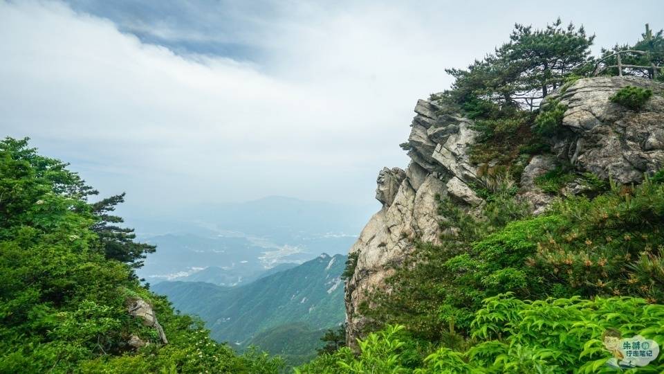 横跨鄂豫皖三省的一座山，拥有数十个景点却被说偏心，这是为啥