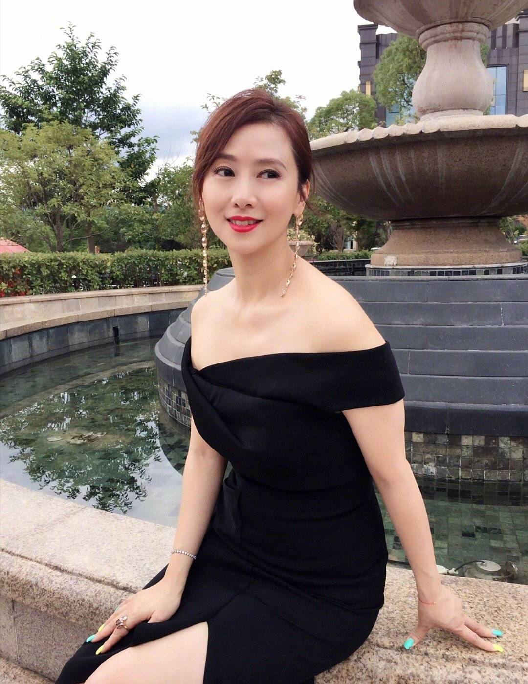 她是「頂級女神」，遭王晶設圈套拍風月片，52歲活成眾人的夢想 娛樂八卦吃瓜 第8张