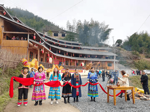 城步苗族历史悠久,民俗文化深厚,苗绣文化是苗族妇女手工艺结晶,其