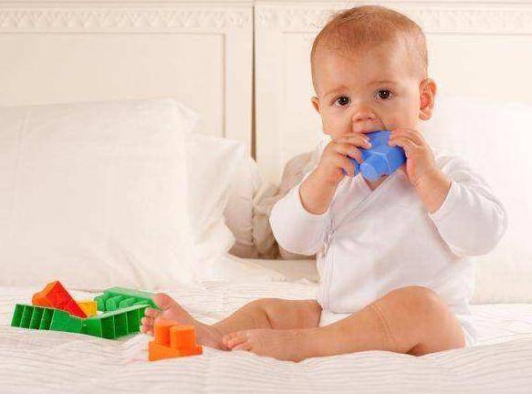 婴儿几个月出现口欲期 ebedd0452de94e5ca5cabd40471c8a3b.jpeg