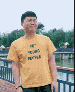 原创gif搞笑段子:妹子你就那么喜欢吃肉啊!一整头啊!