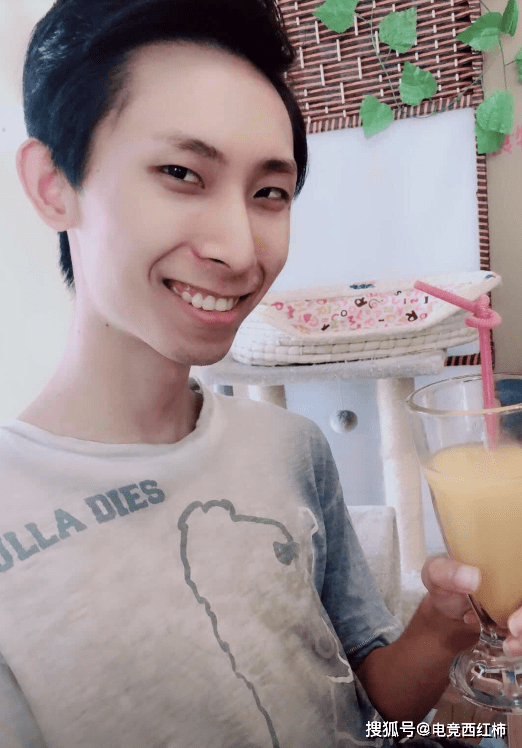 
一张手机壁纸用了5年 梦嫂为何一直不换？看到照片 梦泪赚大了_bob综合app官网下载