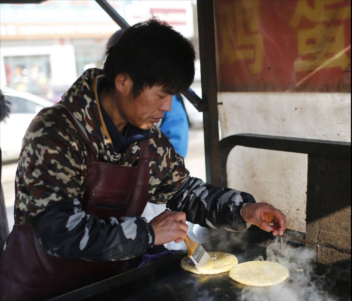 杰伦灌饼河北一灌饼摊主因酷似周杰伦走红