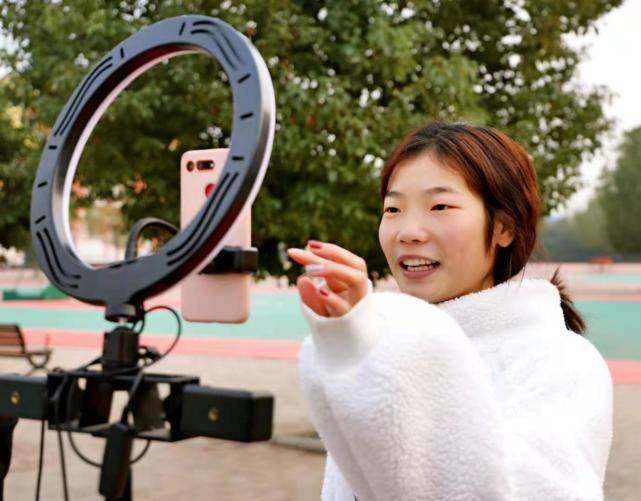 2020年电子商务大学_热烈庆祝2020电商培育与直播经济论坛成功举办