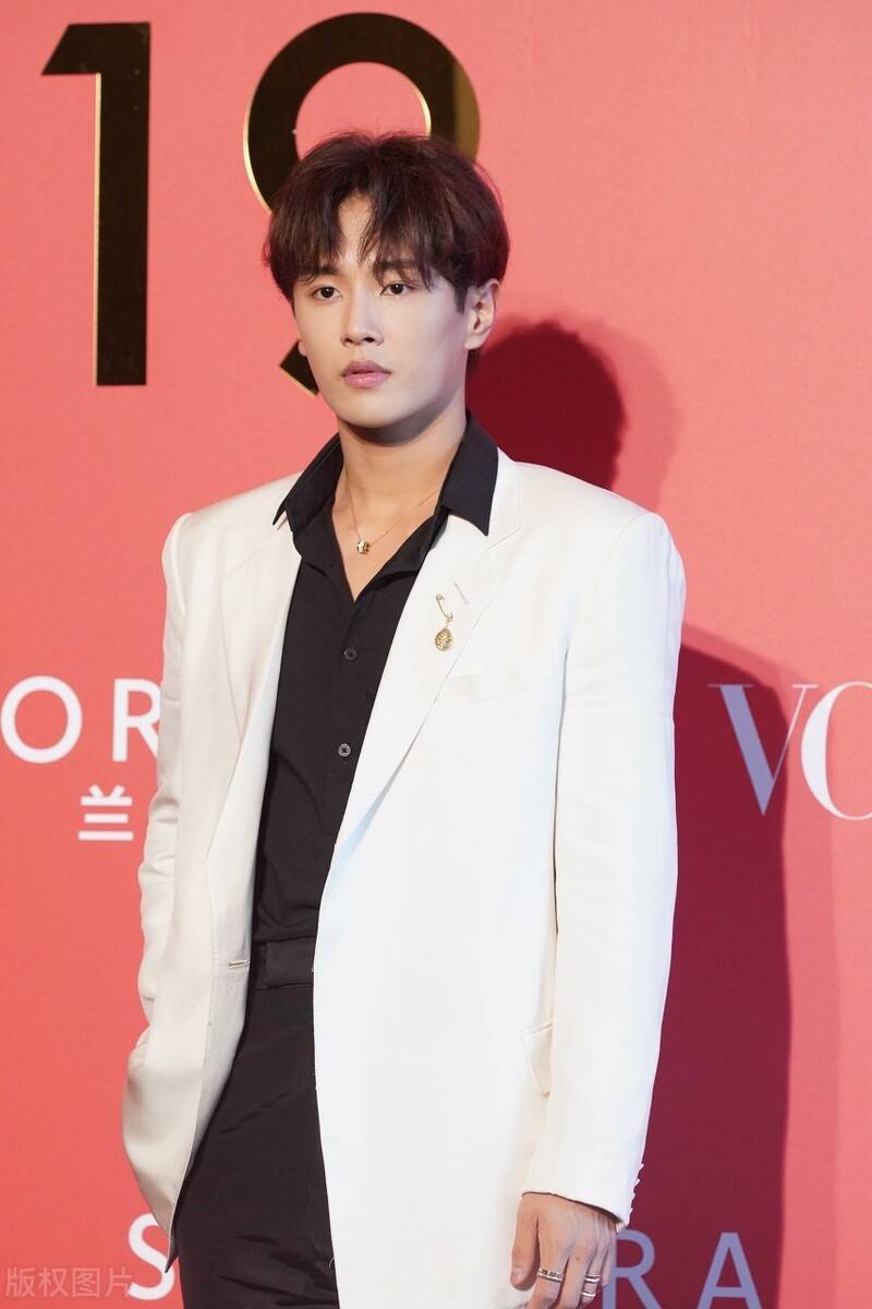 怎样才能当上演员或歌手 41276f9141c44e79a464d4e86b524e83.jpeg