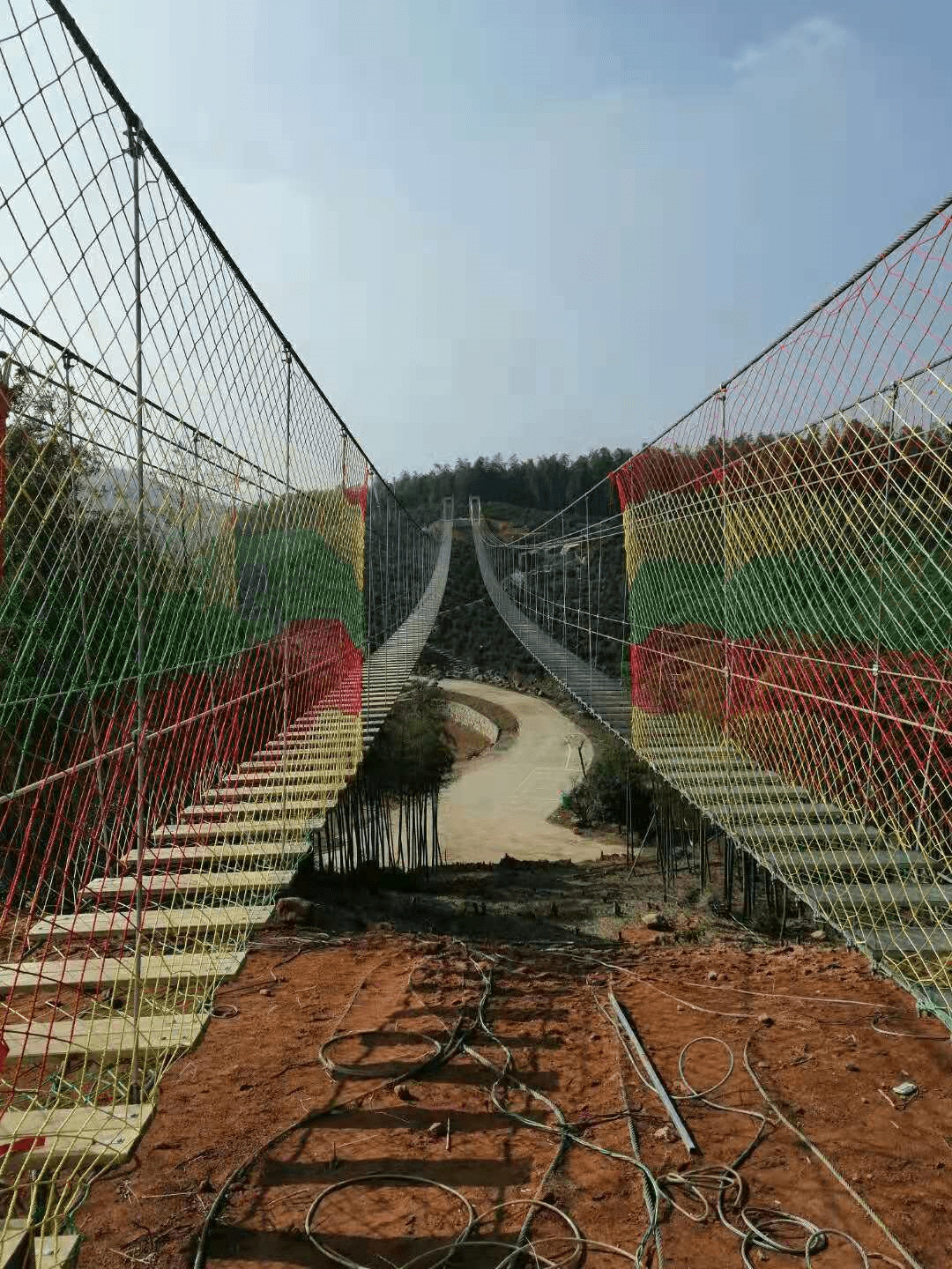 近日,安徽省广德市卢村牛山风景区为拓展旅游资源,花费巨资,打造了"