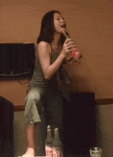 搞笑gif段子:颜值果然决定一切,因为有颜值,所以什么表情都是美美的