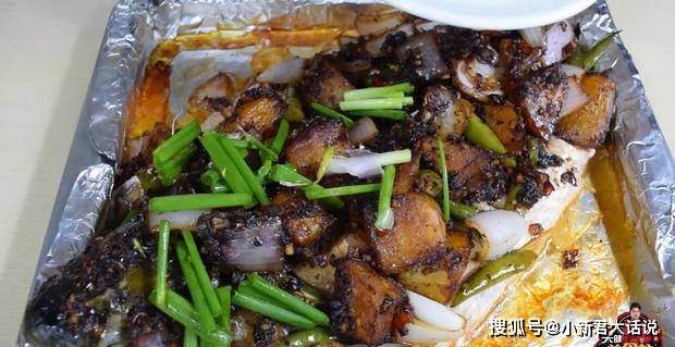 烤鱼的做法和配方视频 24c1e9fc01bc4d4986eaf8284856f1de.jpeg