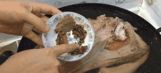 炖豆腐皮步骤 585d1d2d0a3b455380a53ea4cc9b4bff.jpeg