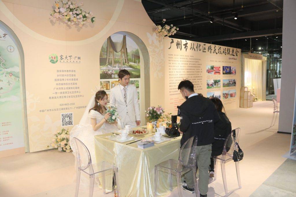 婚纱展区_动漫婚纱情侣头像