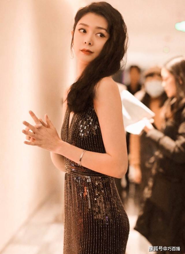 惊艳的美少女风壁纸 16f784fa75bd478594259fcd49fd4c3f.jpeg