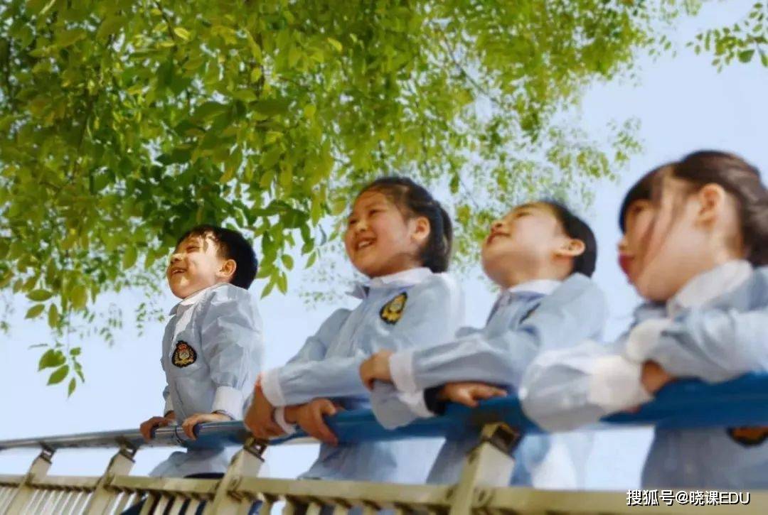 很火的国际学校校服 d5d5a07ff25e4b9e930409f899165553.jpeg