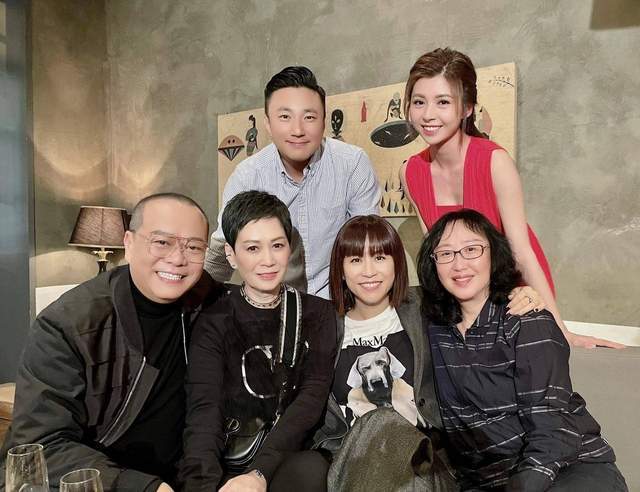 近日欧阳震华在好友佘诗曼的邀请下,参加了香港一档综艺访谈节目.