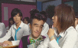 妹子,你这样对待一个老人,不太好吧