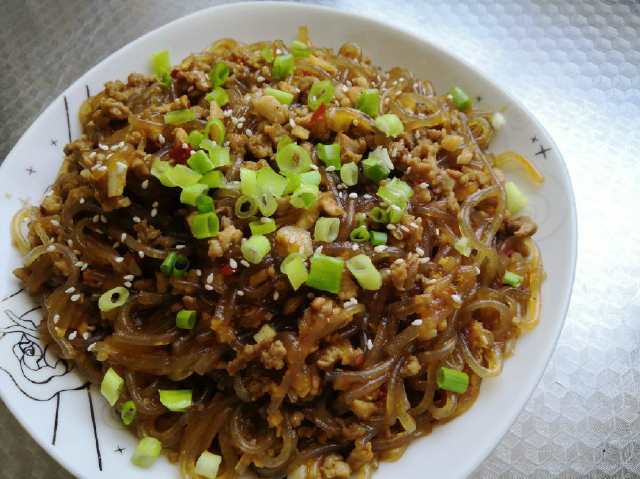 肉末粉条做法不辣的 e831e77663f64a65a56cf124534cbf52.jpeg