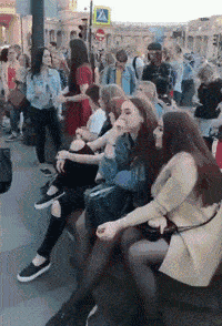 原创搞笑gif段子:妹子,上电视哦,你这样的表情好吗?