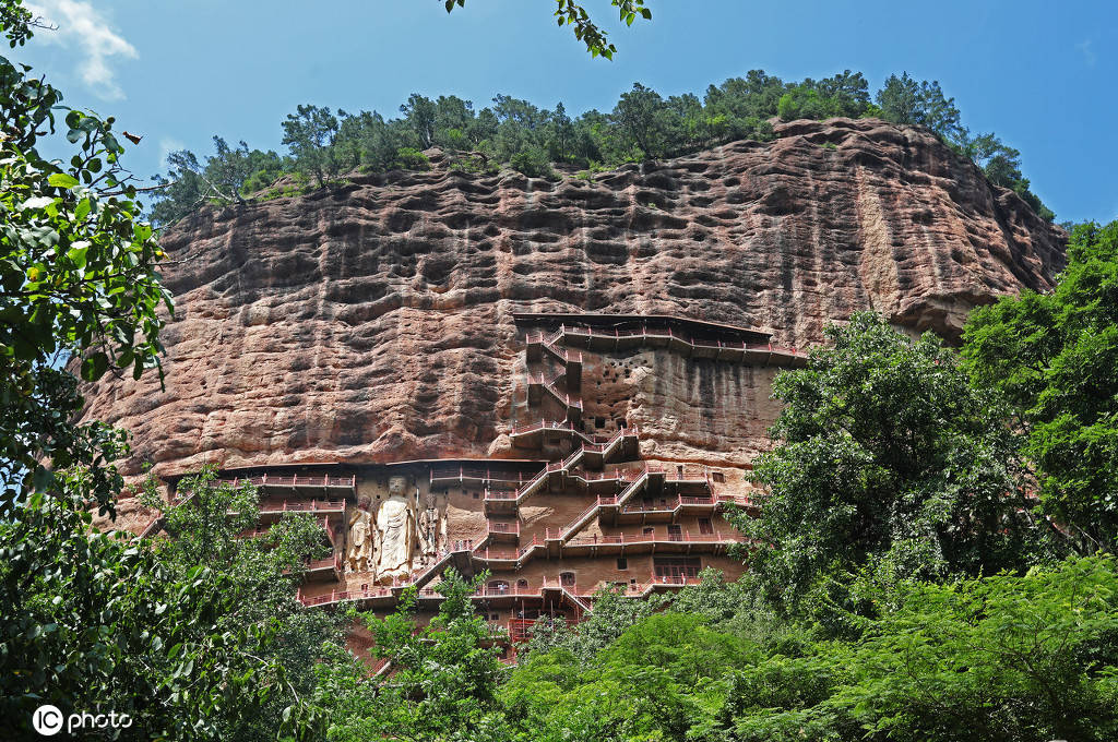 麦积山石窟悬于半空1600年历史,被称东方雕塑馆-搜狐大视野-搜狐新闻