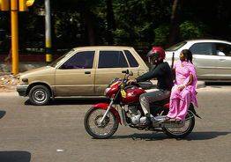 印度土豪问中国游客：我们结婚有摩托车，你们有吗？中国人：呵呵
