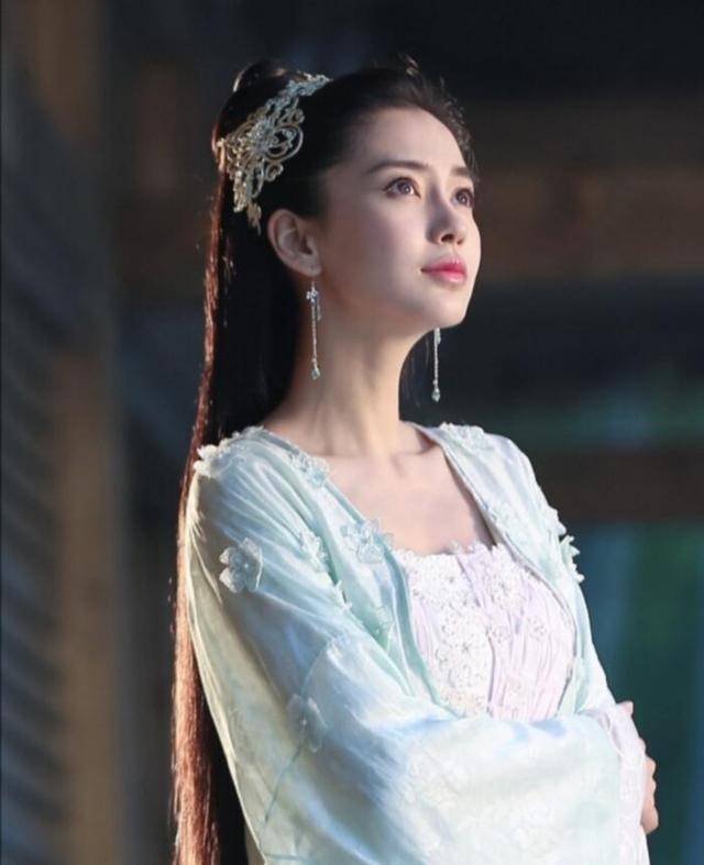 angelababy罕见清宫照,美得动人心魄,不演清宫剧可惜了!