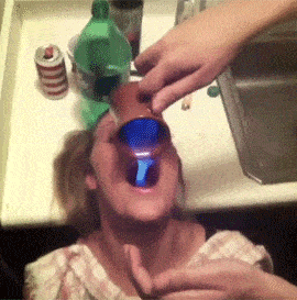 原创搞笑gif段子姑娘加油还没挤爆气球