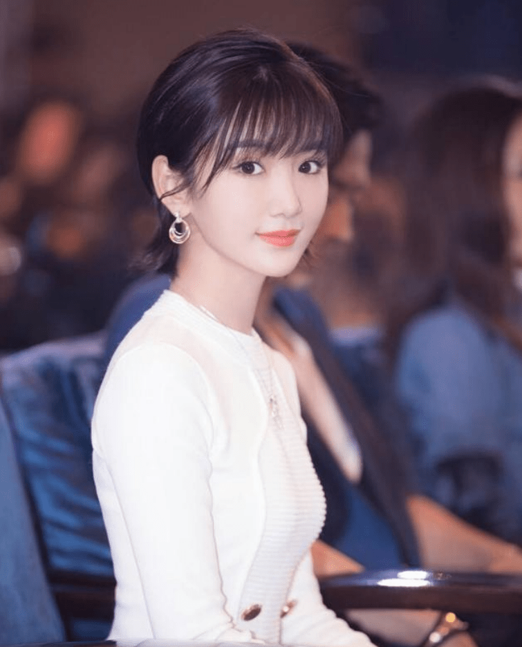 最慘女星剛出生被父親扔垃圾堆，成名後索要5000萬，她做法絕情卻都拍手稱快？ 娛樂八卦吃瓜 第2张