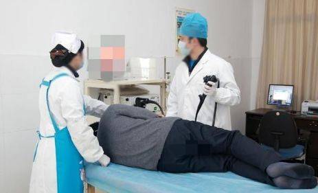 称为急迫感。如果肿块侵入周围软组织或黏膜损伤，会出现下腹部疼痛和不适。对于二者的检查，痔疮一般不需要特殊检查，直肠癌常用影像学检查或肠镜