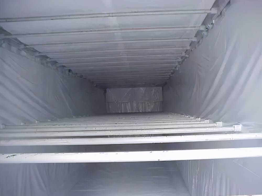 挂式集装箱(dress hanger container)适合于装运服装类商品的集装箱.