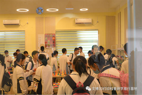 盛兴中英文学校初中部体验文搏3D打印科普研学教