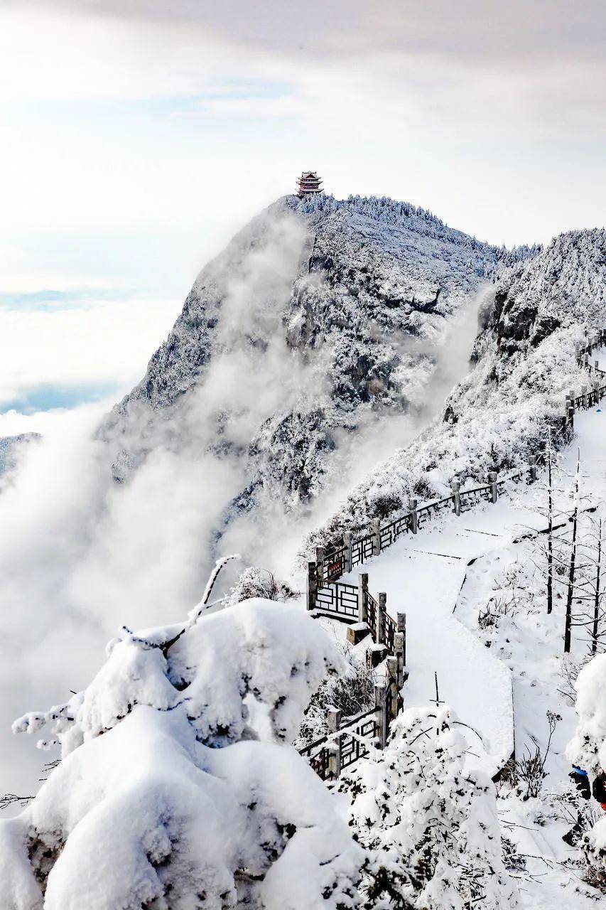 不输“网红老君山”！四川这座山的雪景，才是真正的仙气十足~思鹿旅行