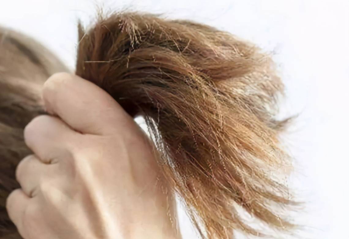 厦门13岁女孩一刀剪断蓄了3年的长发……背后原因太暖了！_头发