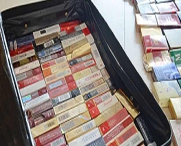 原创大学男生晒出毕业合照,4年抽700多盒烟,网友:抽的是父母血汗钱
