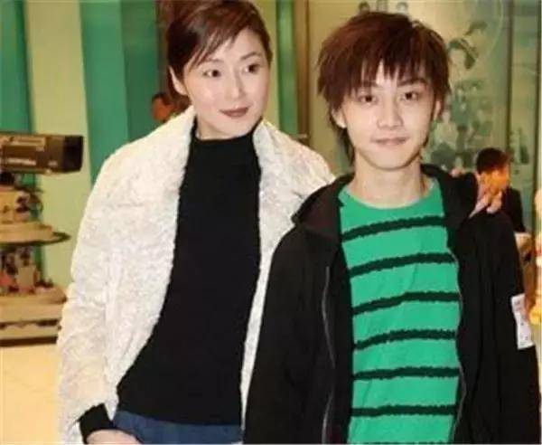 还记得《我和僵尸有个约会》的小僵尸况复生吗?都结婚3年了