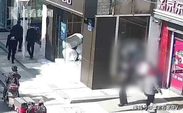 “戏精”老伯谎称手机掉了，骗走女大学生生活