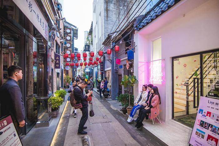 原创广州,频繁邂逅"西关小姐"的小街