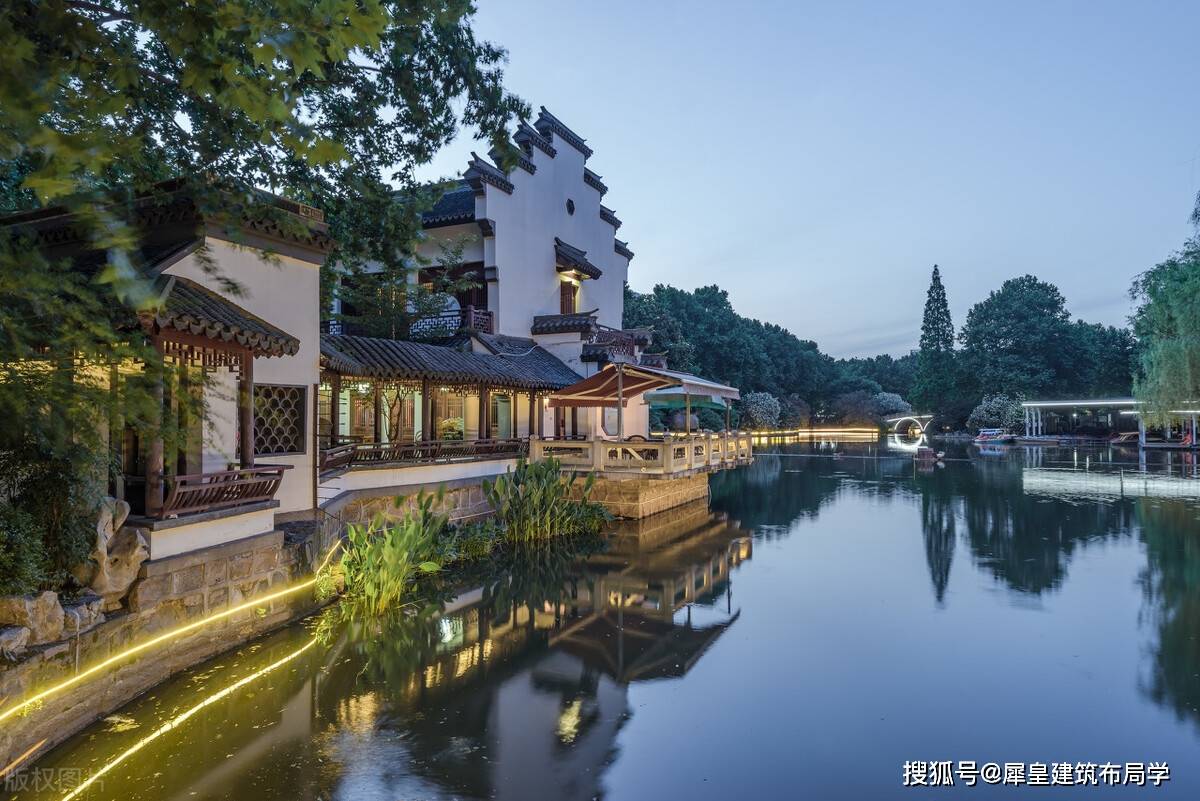 景观建筑学中,房子为什么不能建在山尾崖下,院中为什么有水最好