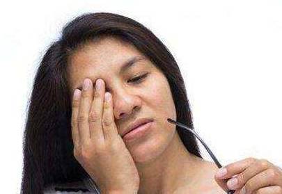 左右眼皮一起跳猜一成语_木猜一成语疯狂看图