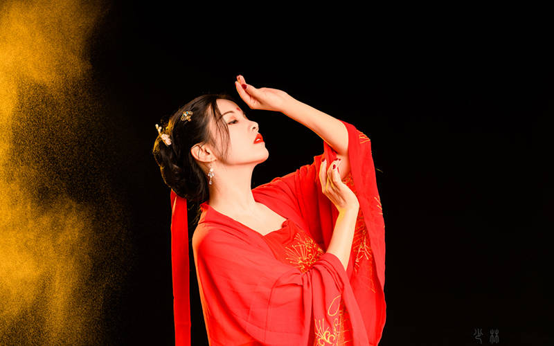 gif搞笑趣图:趣图:一张图告诉你什么是真正的女汉子