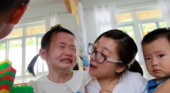 受伤儿子哭了 d9edcb61be3f4279b8f0240bbfbfc7e5.jpeg