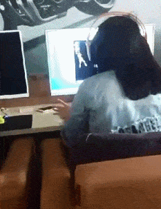 搞笑gif段子:狗子,为何你如此标新立异.