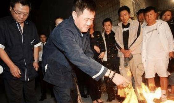 卖拐赵本山范伟高秀敏 b8eea653d8434345b3e364ccc24aed3d.jpeg